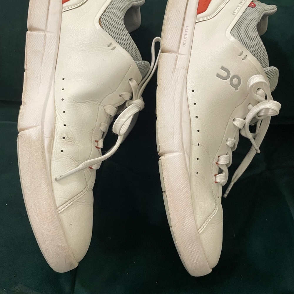 On Running White Sneakers with Low-Top Design and Ventilation